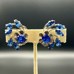 Lisner Silver Tone Metal Blue Rhinestones Flower Clip On Earrings Vintage